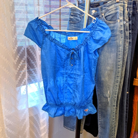 Hollister Tops - NWT Hollister Betty Blue cinch blouse